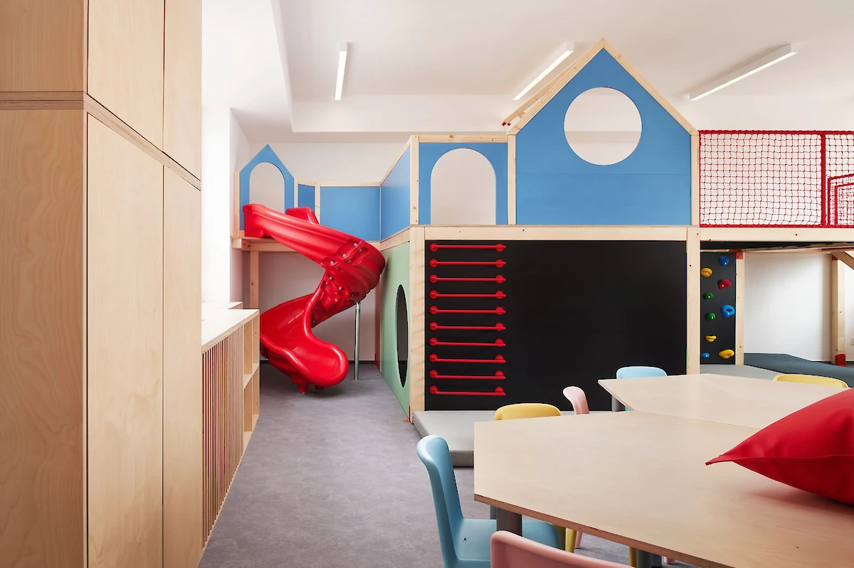 Herní koutek se skluzavkou