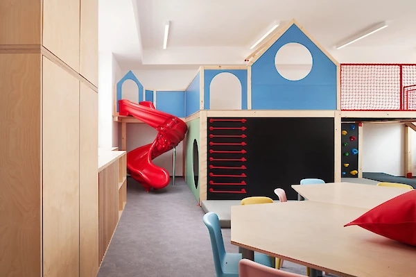 Herní koutek se skluzavkou