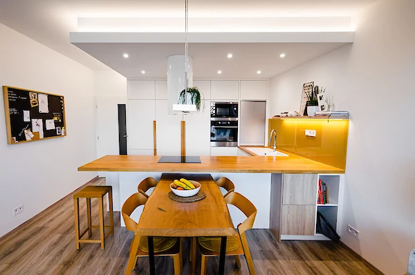 Jídelní zóna s kuchyní