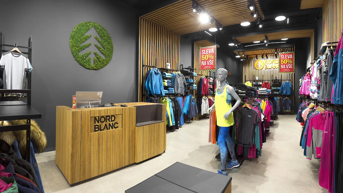 Interiér prodejny se sportovními potřebami