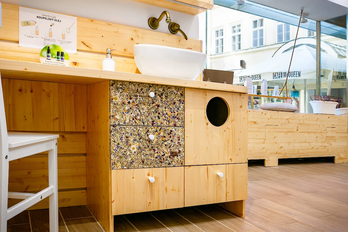 Skříňky, zásuvka s dekorem sušených květin