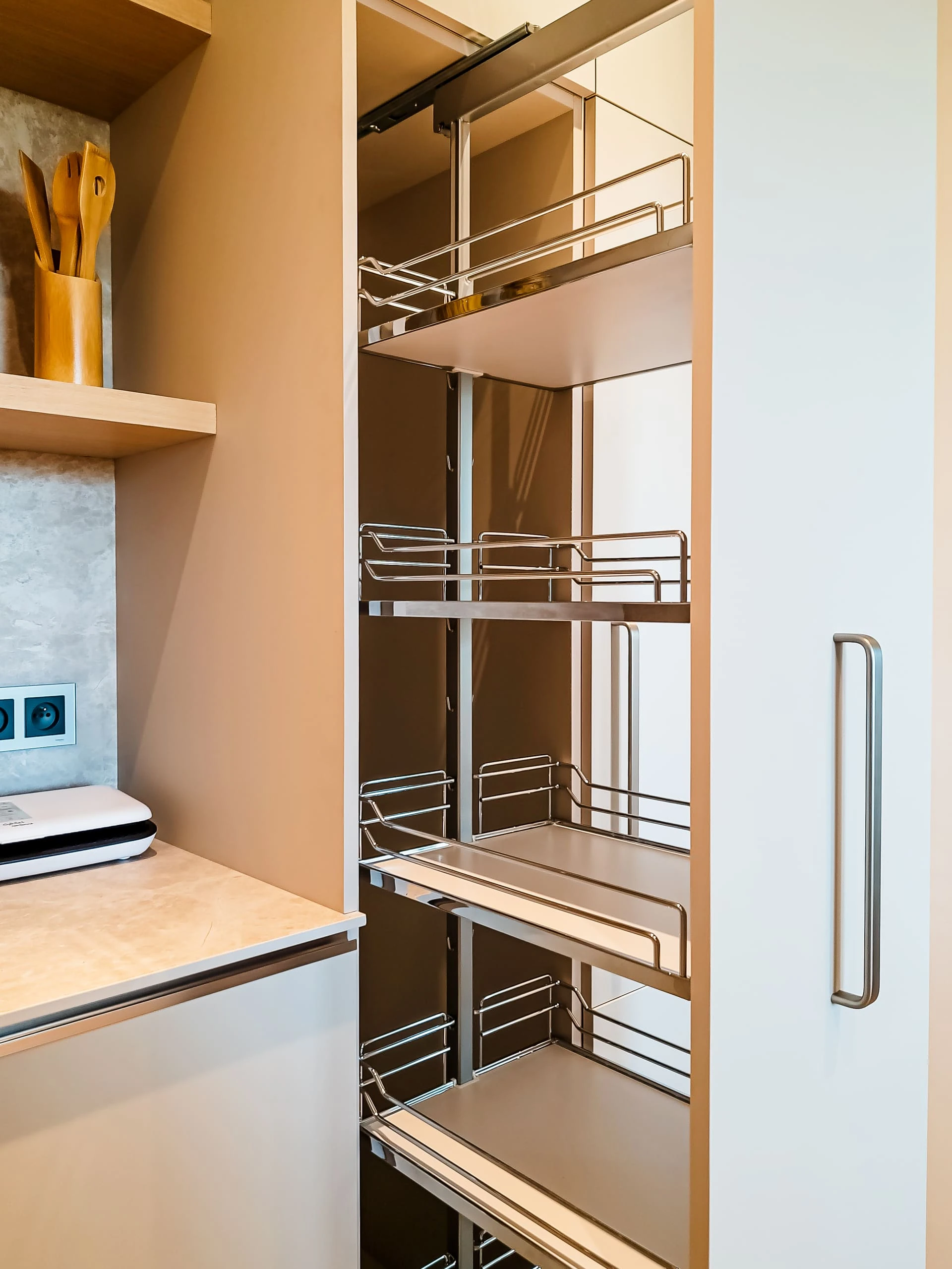 Výsuvný modul s přihrádkami