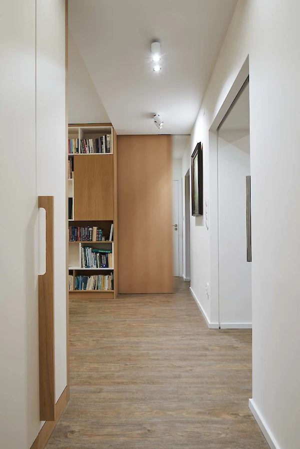 Chodba se skříněmi