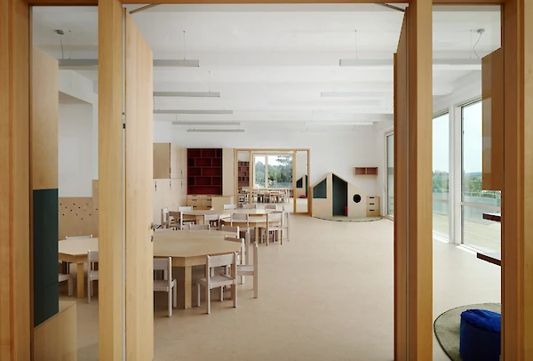 Dětská třída se stolky a židličkami